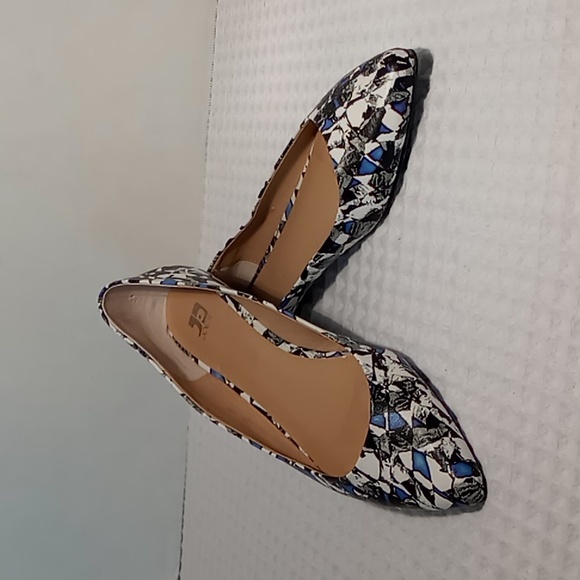 Joe's Women's Pointed Toe Leather Abstract Print Flats Size 10 Blue/Black/White - Picture 3 of 14